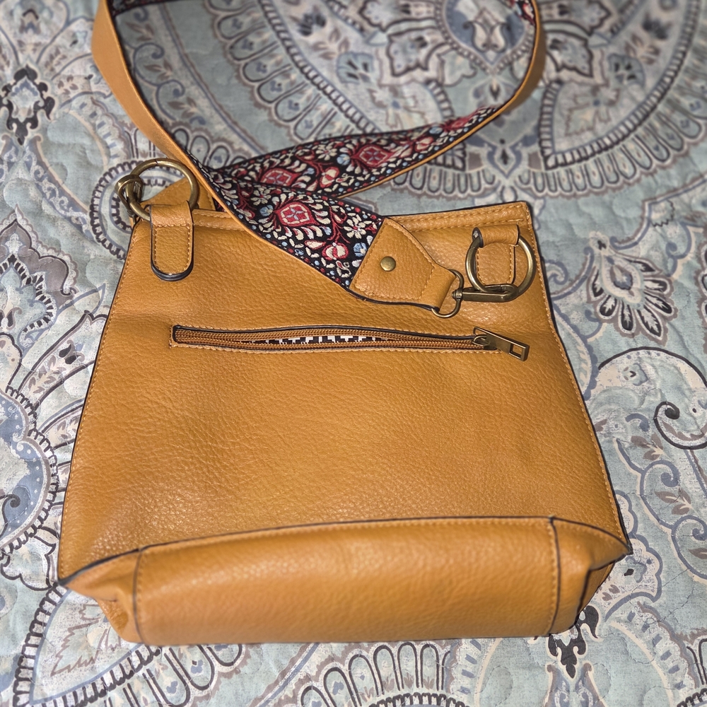 Stylish Tan Leather Shoulder Bag